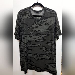 Lululemon Metal Vent Breathe Short Sleeve Seoul XXL  Camo / Silver Drop / Black